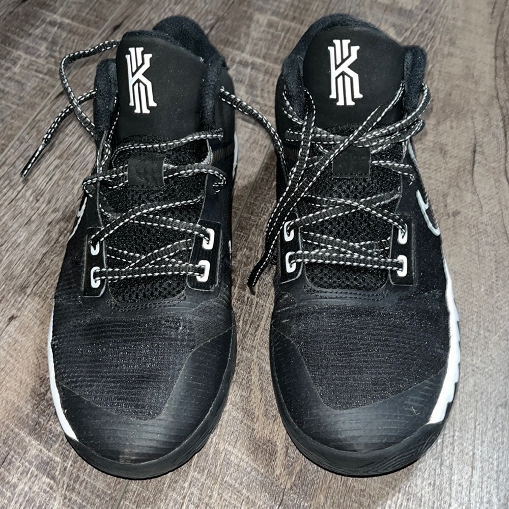 kyrie irving nike basketball shoes